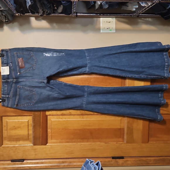 NWT Wrangler Retro Bailey High-Rise Flare Jeans - Picture 7 of 15